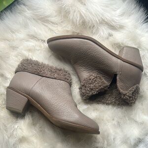 Kelsi Dagger Brooklyn Nude Taupe Ankle Boots with Fleece Plush Lining Uggs look